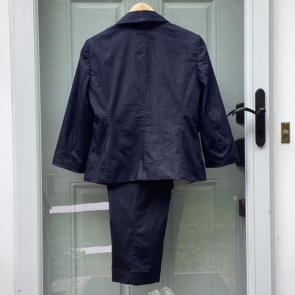 LAST PRICE! Ann Taylor lightweight suit, navy,  size 8 cropped pants size 6 - Picture 2 of 11